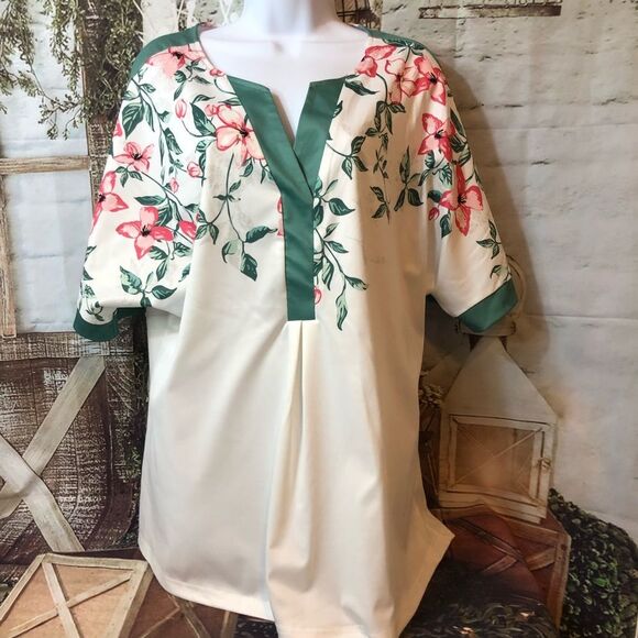 Unbranded Tops - Floral Tunic Top Green White V-Neck Short Sleeve Blouse Boho Cottagecore XL